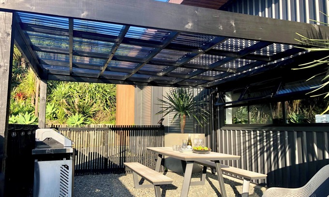 Mahurangi West House | Unique 3 bedroom property, 40 Mins from CBD