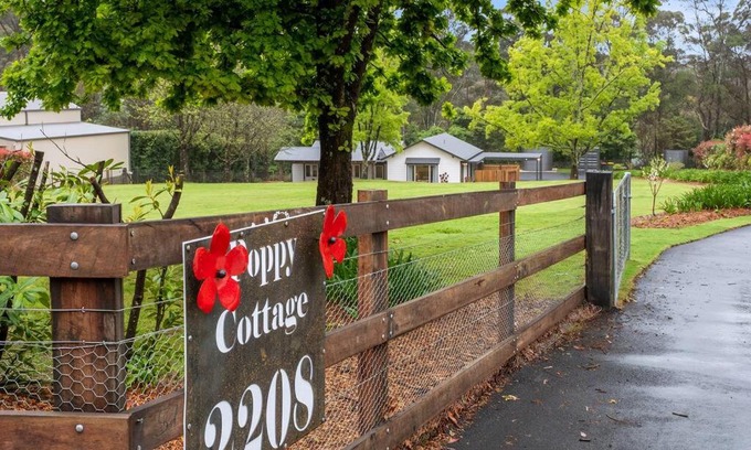 Bilpin House | Unique and secluded Poppy Cottage