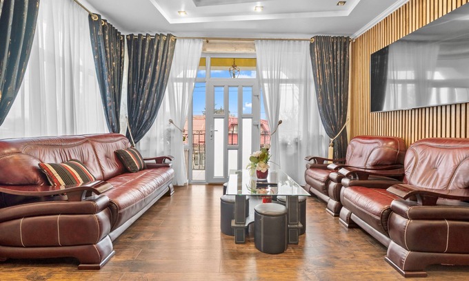 Sector 1 Apartment | Unique and Spacious Haven: Garden, BBQ & Courtyard