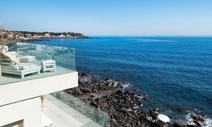 Aci Castello Apartment | Unique Apartment with Panoramic Terrace and Hammam