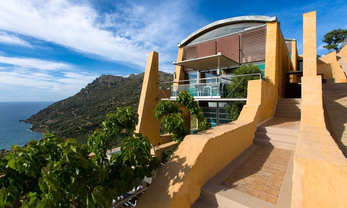 Kolymbari Villa | Unique Architecture★Outdoor Jacuzzi★12 sleeps★2 private pool