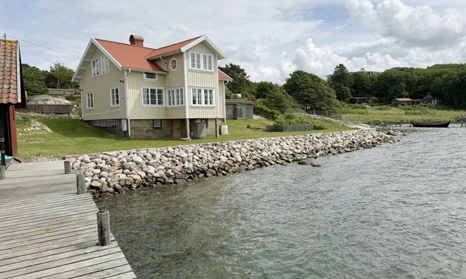 Hamburgsund House | Unique beach villa with own jetty in Hamburgsund | SE09068
