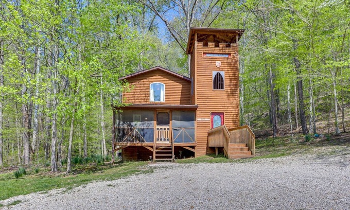 Taswell Cabin | Unique Castle Cabin Near Patoka!