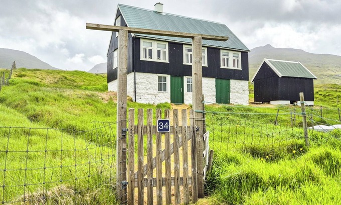 Faroe Islands House | Unique & Charming Faroese Cottage