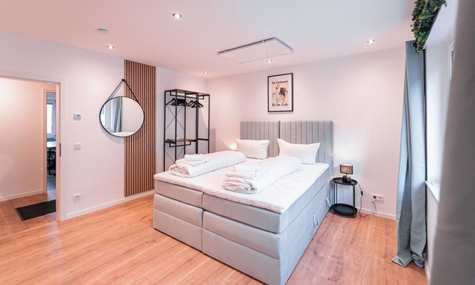 Ulm Apartment | Unique Gneisenau wellness oasis