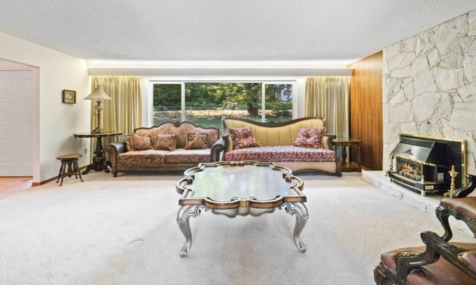 Surrey House | Unique & Heritage 3BD House in Surrey