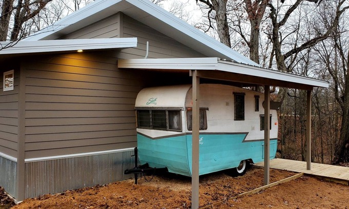 Armstrong House | Unique home in the woods