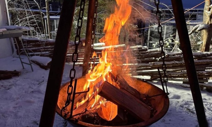 Heinola Boat Rental | Unique Houseboat on the lake with wood-fired sauna