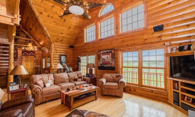 Johnsonville Cabin | Unique Log Cabin, Riverfront, minutes to Saratoga