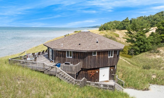 White River Township Cottage | Unique Octagon Cottage On Lake Michigan Surrounded By Dunes & A County Park!