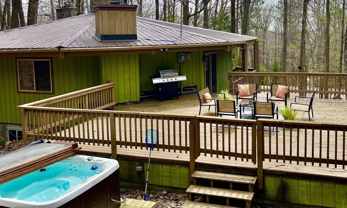 Rib Mountain House | Unique Octagon Ski Lodge in heart of Rib Mountain State Park with hot tub