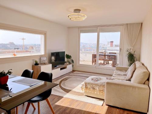 Centro / Baixa Apartment | Unique Penthouse Porto near Livaria Lello - 40m2 Terrace and Free Parking