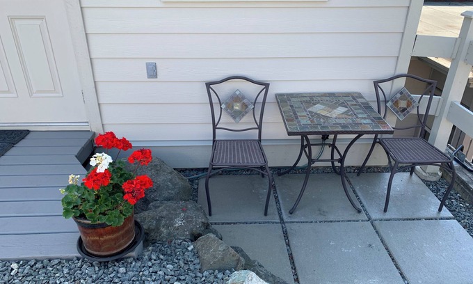 Regional District of Nanaimo Apartment | Unique, private level entry loft with private parking and close to beaches