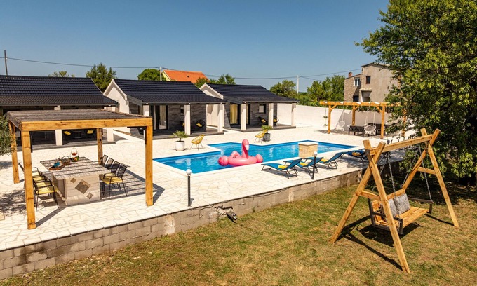 Benkovac Villa | Unique Villa V with pool