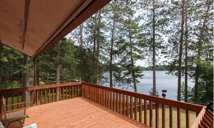 Tomahawk Cabin | Unique Waterfront Cabin In Tomahawk - 5 bedrooms available