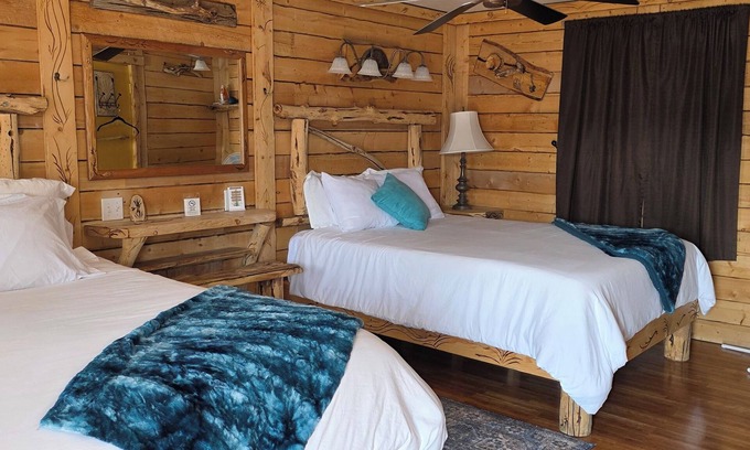 Cedaredge Cabin | Unit 1: Family Room/w Kitchenette at the Cedaredge Lodge