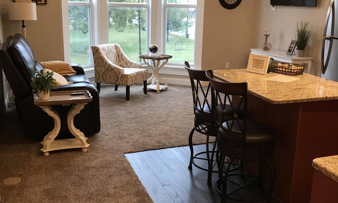 Iola Apartment | Unit 1 Henderson suite