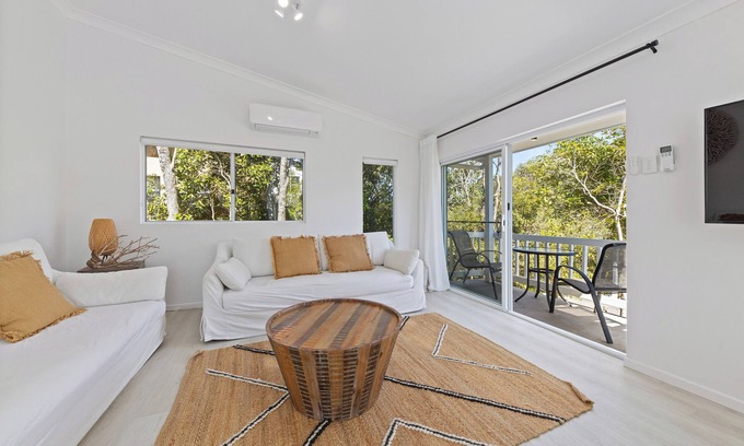 Sunshine Beach Apartment | UNIT 2 HOLIDAY IN PARADISE, pets welcome
