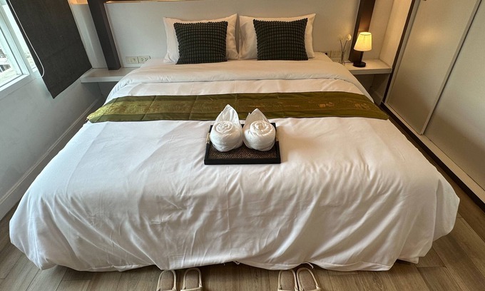 Chidlom Apartment | Unit Langsuan BTS Chidlomn2Bedroom Apartment in the Heart of Bangkok with Wi-Fi