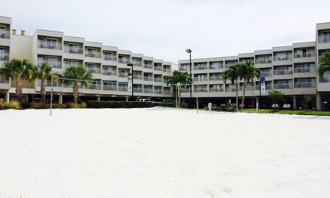 Rocky Point Hotel | Unit w/Pool View Balcony! Outdoor Pool, Parking, Near Tampa Bay History Center!