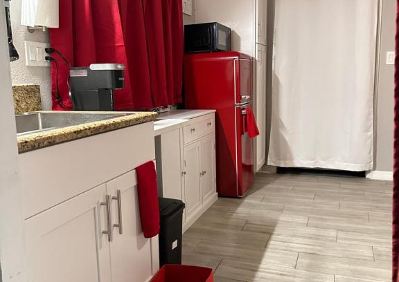 University House | Units near USF - RubyRoom, RedRoom, Emerald Place