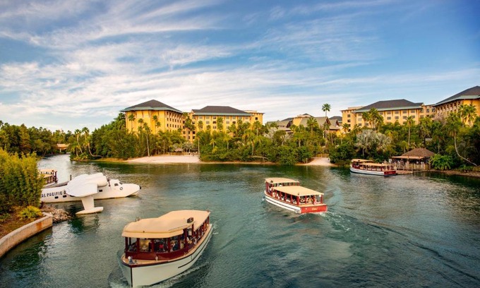 Florida Center Resort | Universal's Loews Royal Pacific Resort