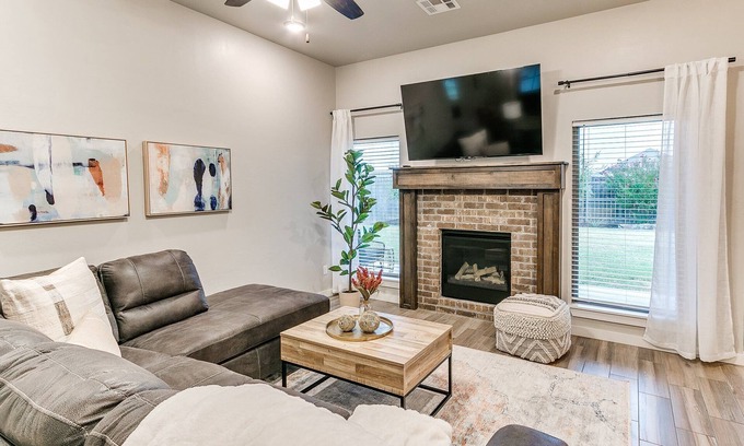 Wheatland House | Unleash Your Family’s Next Adventure: Stunning 4 Bed in Yukon!