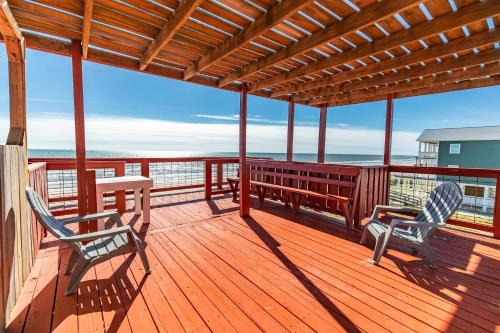 Surfside Beach House | Unobstructed Oceanfront SAND DOLLAR Unit 7 Beach Pad!