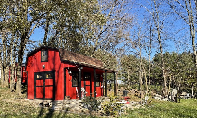Radnor Cabin | Unplug and recharge at the Taway Cabin by the Creek