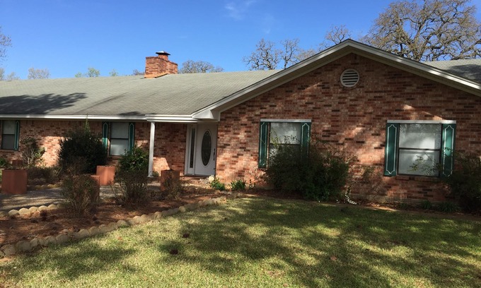 Oakwood House | Unplug at a 4BR-3BA 5400 sq foot vintage '70s house on working cattle ranch