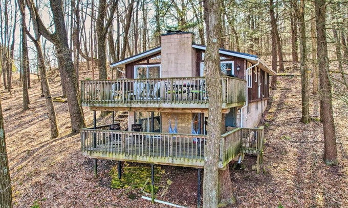 Queen House | Unplugged Mountain Retreat with Porch Swings!