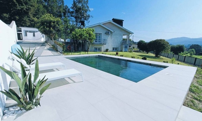 Pico Villa | Unwind in Villa Madalena : Pool & Vineyard Panoramas