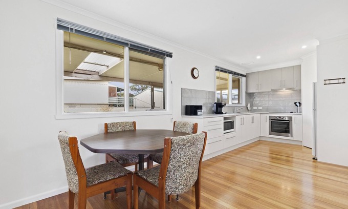 Indented Head House | Unwind, relax in a quiet location great for families. 100 metres to the beach.