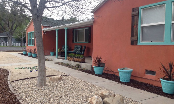 Paso Robles House | Unwind W/A Bottle Of Wine At 8th And Vine. Just 4 Blocks To Downtown Paso!
