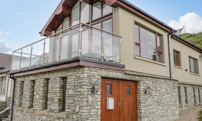 Downings House | Up The Hill