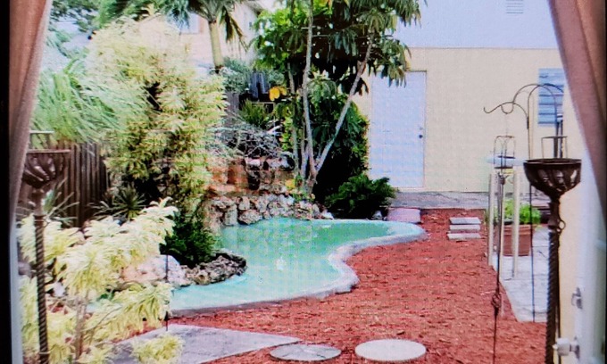 South Palm Park Neighborhood Association House | Up to 35% OFF! 1931 Single Studio Within Walking Distance To Beach, with POOL!
