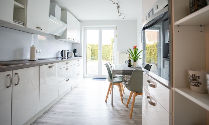 Bindersleben House | Up to 7 guests / free parking / Amazon Prime / garden / terrace