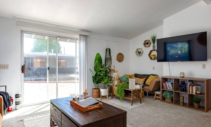 Midtown House | Update 2 BR Townhome in Tucson | Laundry