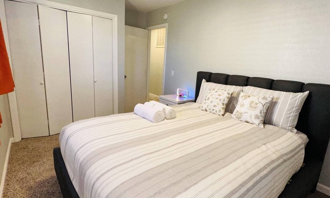 Austin House | Updated 2/2 East Central Austin.nAlso short term monthly for less.