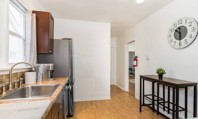 Vauxhall Apartment | Updated 2Bed apt. close to NYC