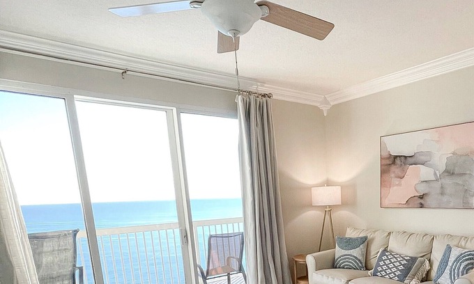 Miramar Beach Condo | 🏝Updated BEACHFRONT Condo - Beach Chair Service Included (Mar-Oct) Sleeps 6!🏖