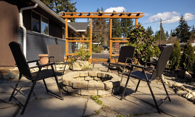 Hillwood House | Updated Beautiful 4 bedroom home.