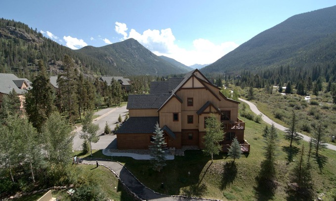 River Run Condo | Updated, Beautiful Views, Walk to Slopes & Village