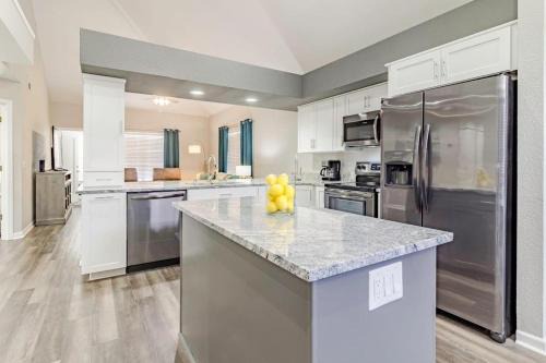 Branson Apartment | Updated Branson Condo Penthouse on Thousand Hills Golf course with Views and close to 76