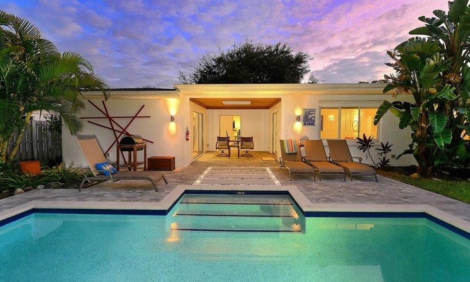 Southgate House | "Updated & Charming Pool Home 1 Mile from Siesta Key "