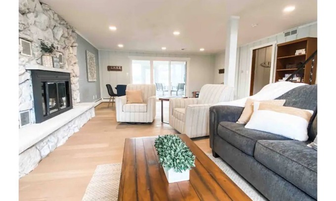 Paddock Lake House | Updated, Cozy Lakefront Cottage w/Sunset Views