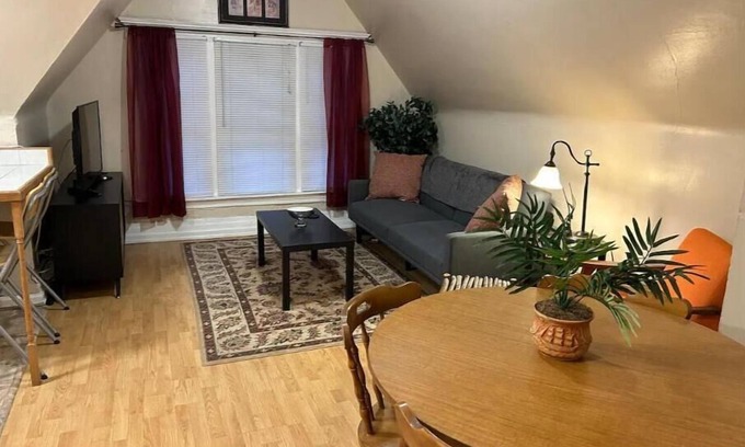 Morgantown Apartment | Updated historic South Park apt!