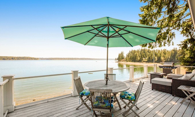 Allyn-Grapeview House | Updated home on the water with 2 decks, amazing views, & amenities to enjoy