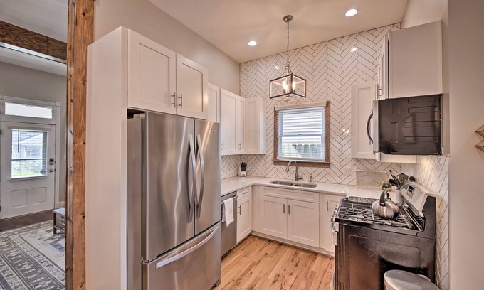 Babe Denny Cottage | Updated Indianapolis Home, Walk to Lucas Oil!