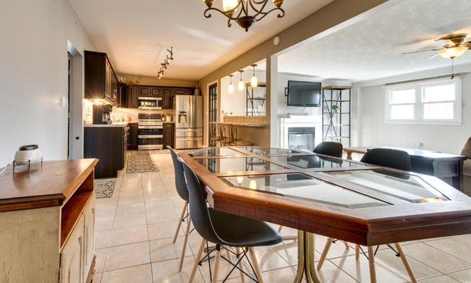 Robinson Apartment | Updated Robinson Vacation Rental with Fireplace!